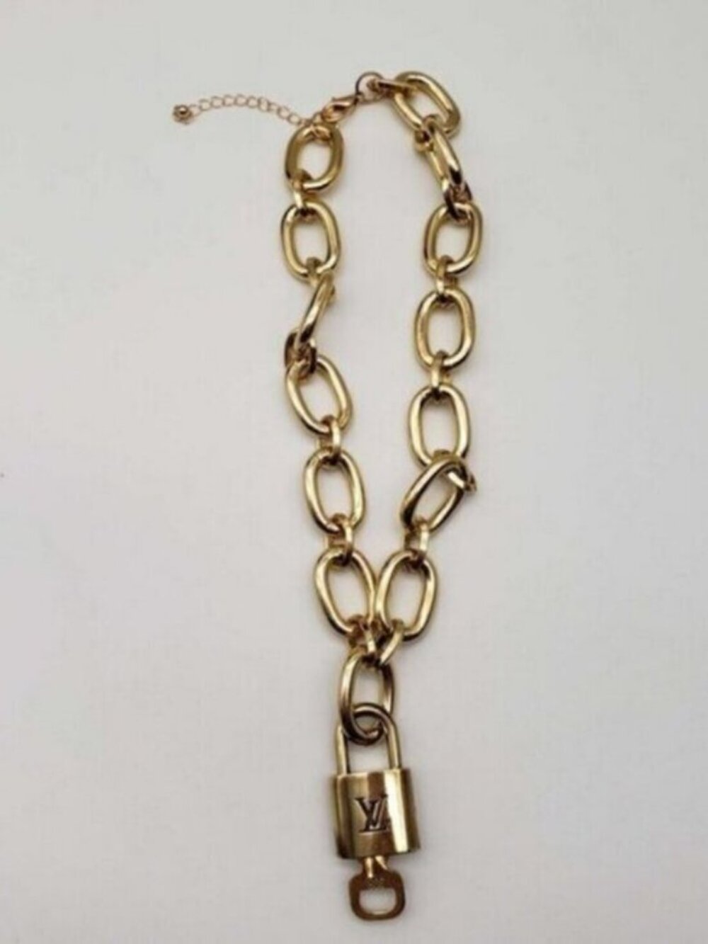 Gold-Plated Necklace with Authentic Louis Vuitton Padlock - Picture 7 of 15